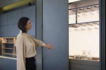 Crie Seu Mundo com Elegância: Espelhos e Requinte nos Móveis Planejados!